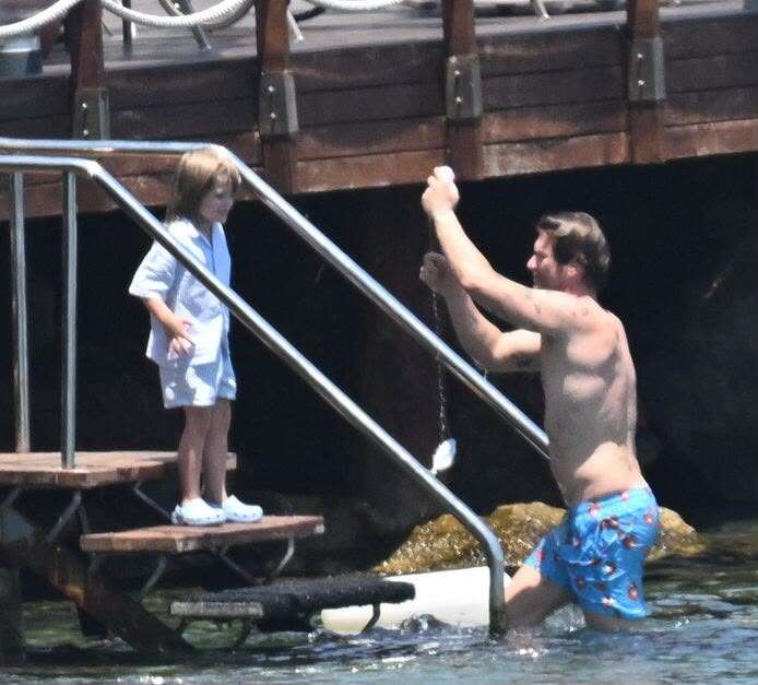 Bodrum’da Gözlerden Kaçmadı: Ünlü Oyuncu Kıvanç Tatlıtuğ Ailesiyle Tatilde 5